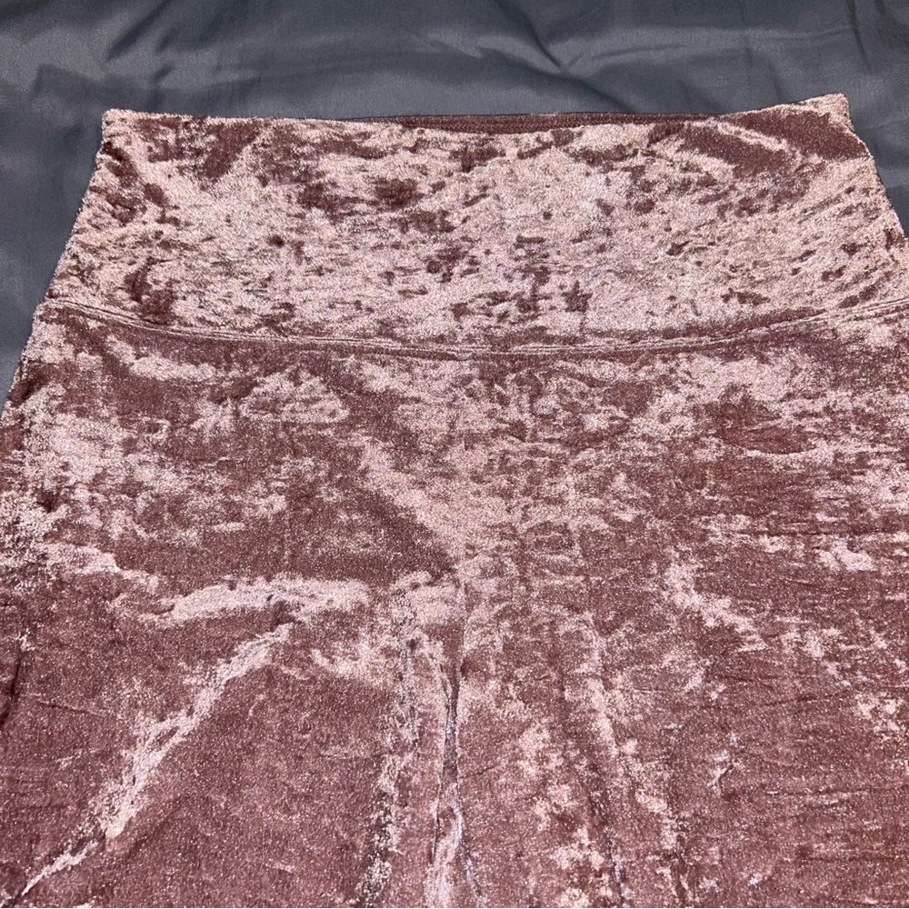 Aritzia TNA Atmosphere Velvet Bike Shorts - Picture 4 of 8